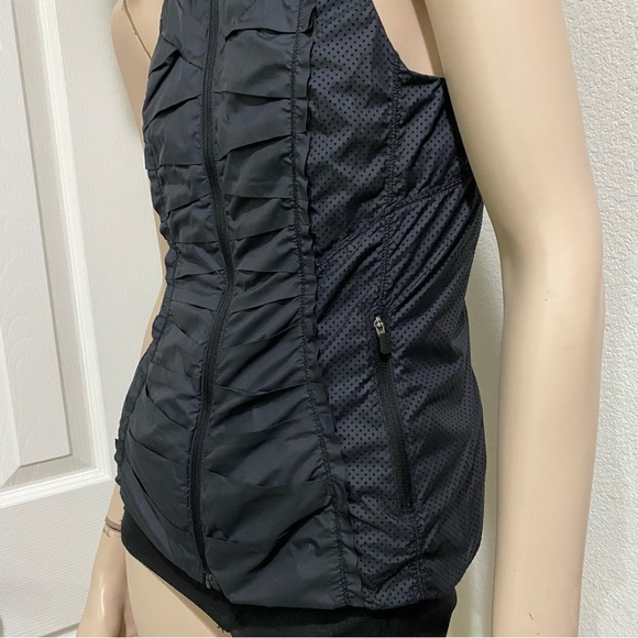 LULULEMON Black Lightweight Pleated Reflective Vest Size 4 - Picture 6 of 16